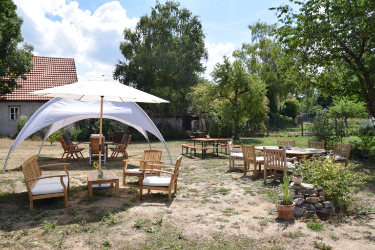 Café Sitzgelegenheiten